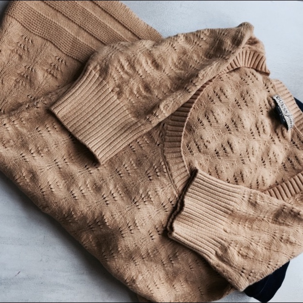 GUESS sweater